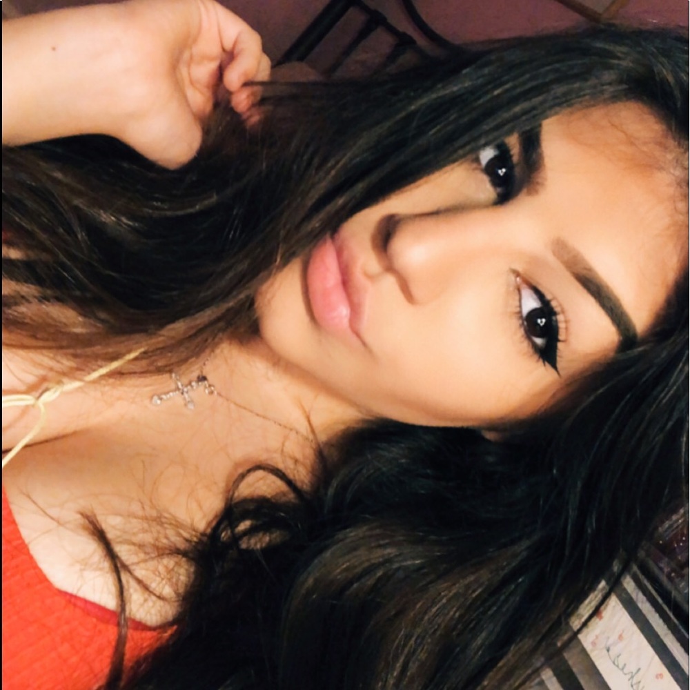 Meet your Posher, Demi